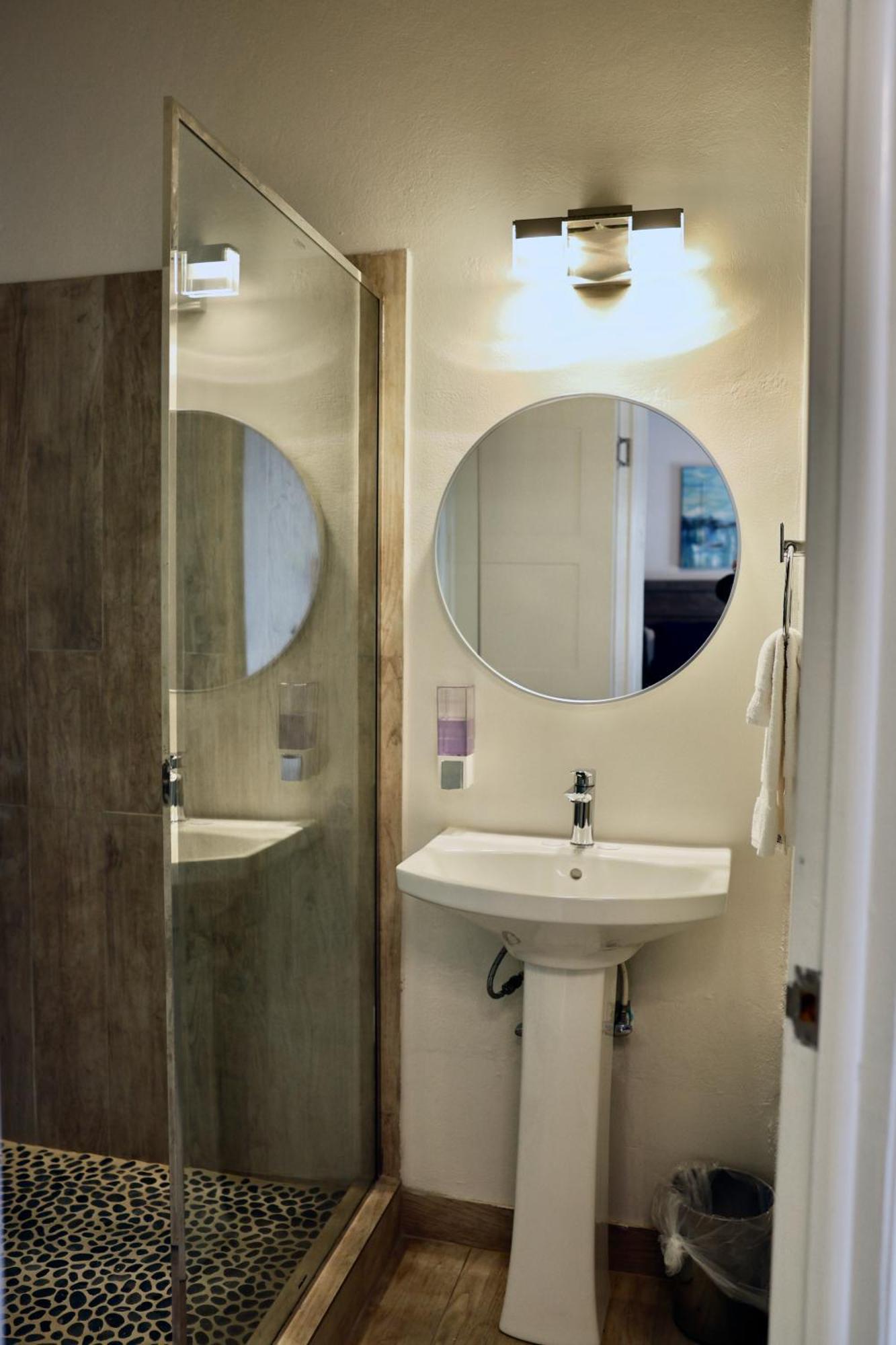 The Moxy Hotel English Harbour Ngoại thất bức ảnh